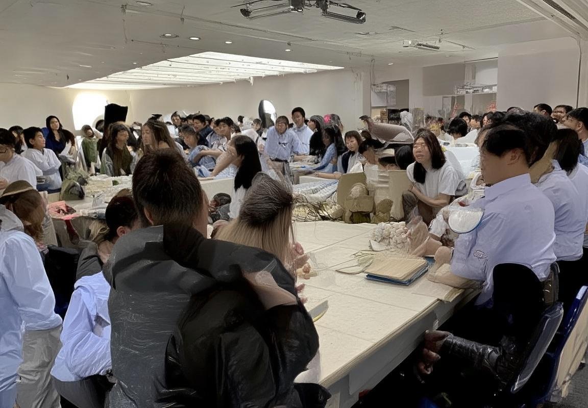 巴萨与埃尔切对决解析：战术运用与球员亮点回顾